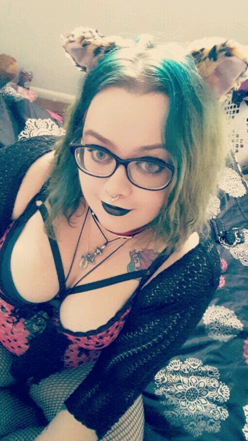 suicideangelkitten:  Too depressed to take new pics so just gonna reblog old ones..