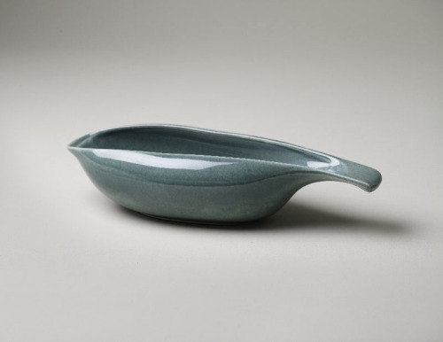 Russel Wright, Coffepot,  Soup bowl, Gravy Holder, Vegetable serving dish from American Modern Dinne