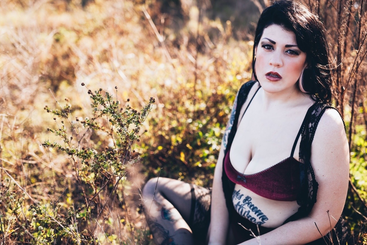 xeaglesbecomevulturesx:  Some photos that make me feel like my flaws are ok.  Wow!