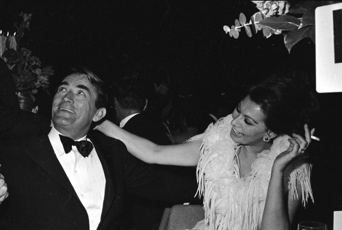 Gregoy Peck and Sophia Loren