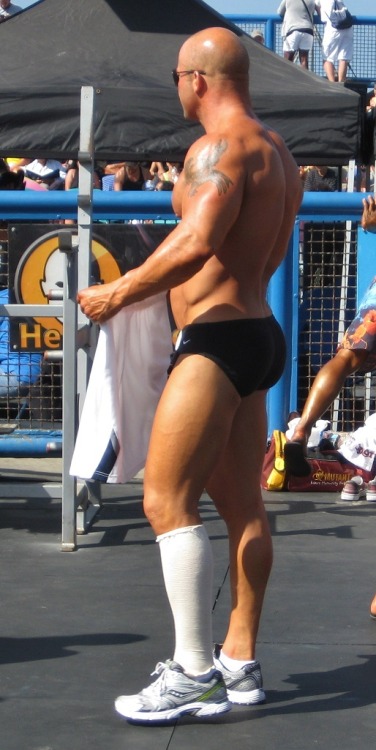 insidethelockerroom:  Bald Muscle Stud