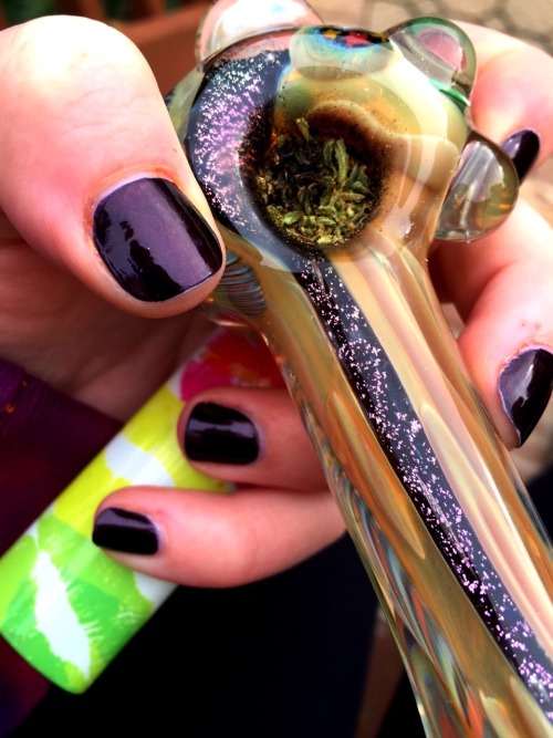 lifted-princess:  My bowl matches my nails 😏😍