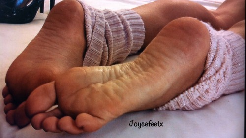Sexy women's feet and more. ENJOY!
