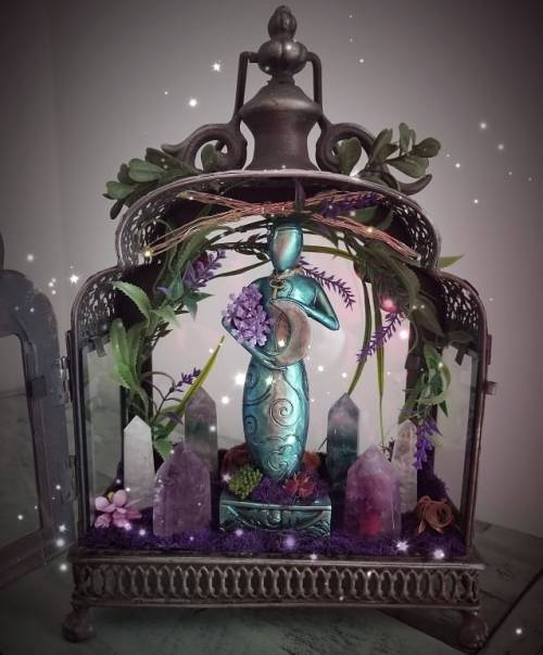This Crystal Garden features it&rsquo;s very own Moon Goddess, two gorgeous pieces of Fluorite, 