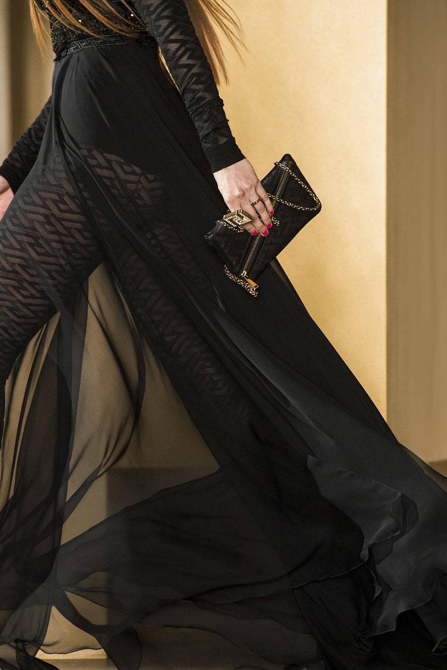 fireddesire:Versace details Fall-Winter 2021 Fashion Show 