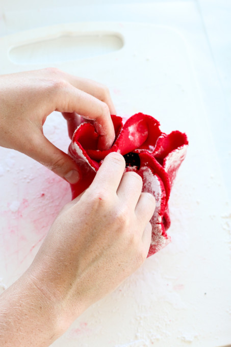 sweetoothgirl:GORY BLEEDING HEART CAKES