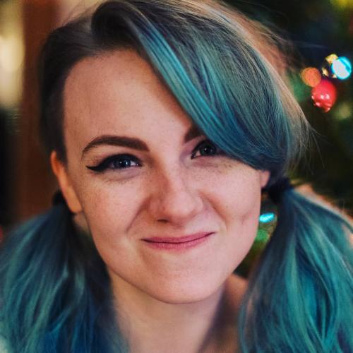 mollyaikenburger:  Look out. The freckles and blue hair will attack