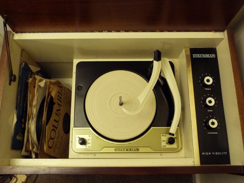 Columbia Phonograph, Model 530 [Circa ‘1950] 