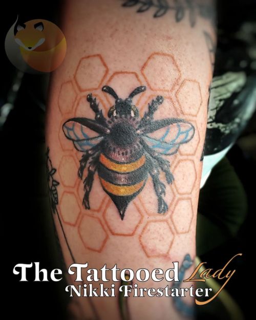 Lil bee part of a sleeve in progress. We’re debating on whether to leave the honeycombs as out