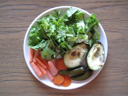 Green leaf lettuce (no dressing)1 avocado2 pickled jalapenos and carrotsBaby carrots