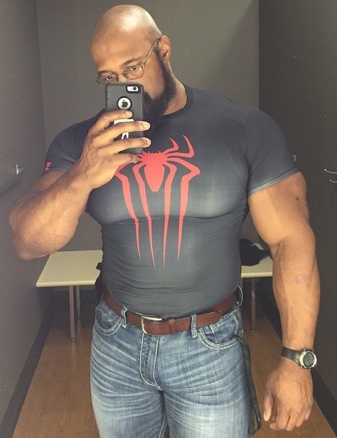 mediumrarebeef:  Beefed up cuties!