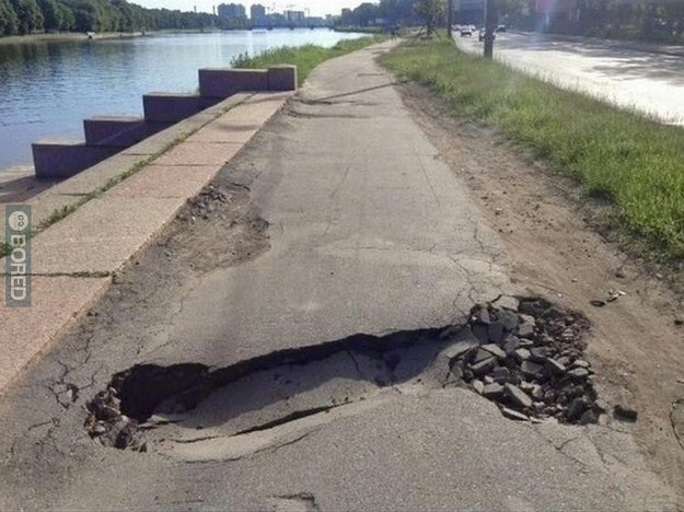 kelkel72:  haus-of-ill-repute:  sorry i’m so clumsy   Bwahahaha