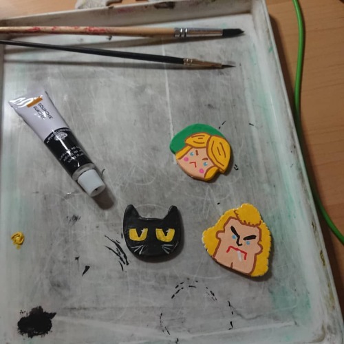 I&rsquo;ve been playing around with #polymerclay to make pins and doing some testing of paints a