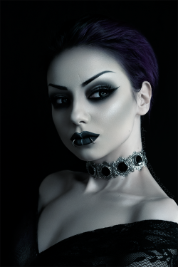 gothicandamazing:  Model/ Photo/ Makeup: Darya GoncharovaJewelry: Mystic ThreadWelcome to Gothic and Amazing |www.gothicandamazing.com
