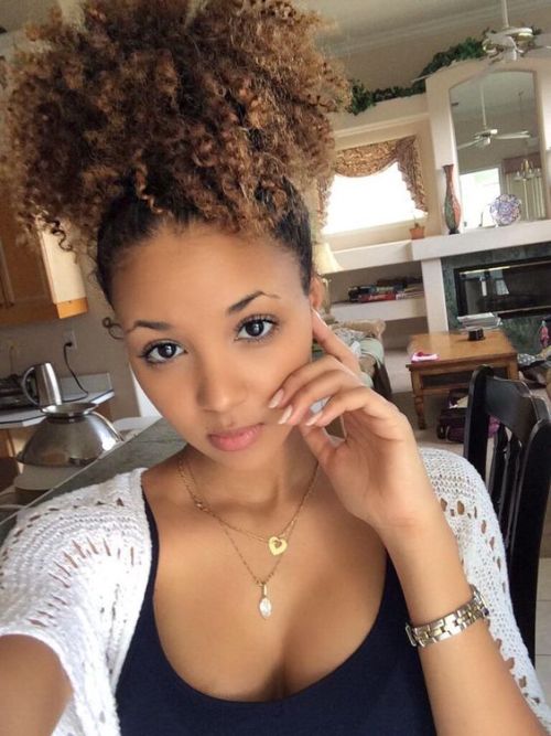 naturalhairqueens:Natural hair is sexy!