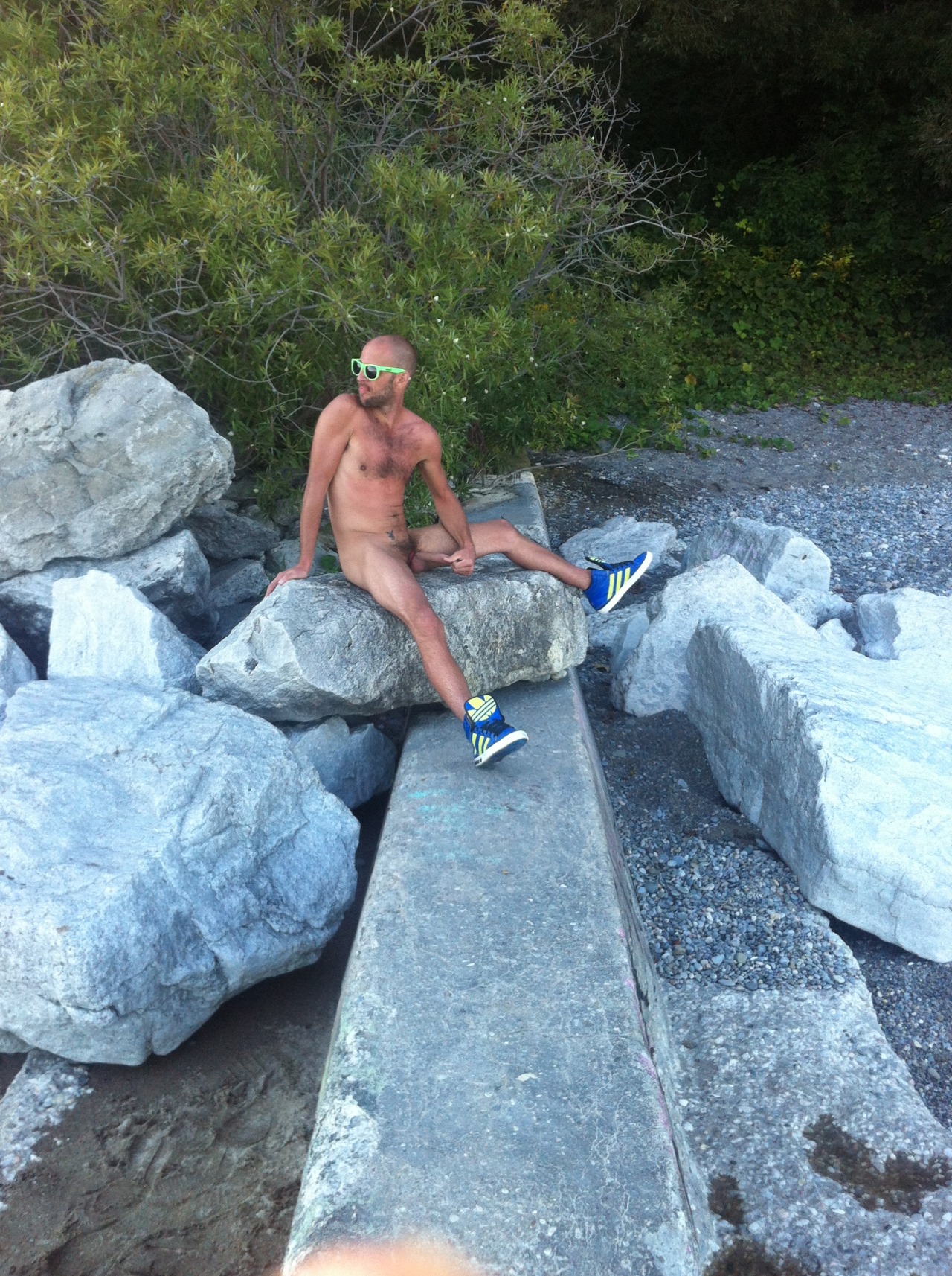 yoloswagto: Fuckin’ Beach Bum Trash! 