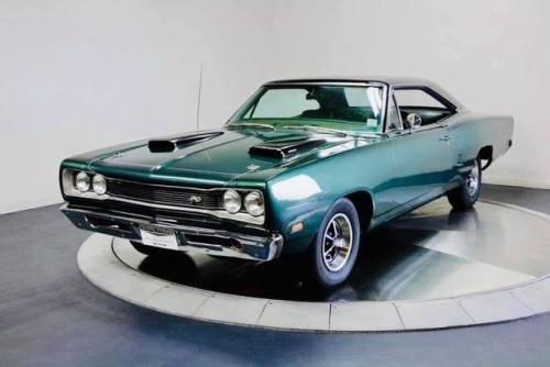 jacdurac:   1969 Dodge Super Bee Scat Trac  N96 Ram Air 2 door Hard Top Factory Paint code V02 Green two tone/mono tone w/ black painted roof  