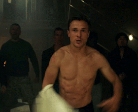 boycaps:William Moseley shirtless in “The Royals”