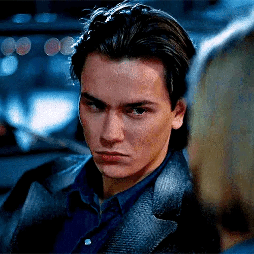 SAMANTHA MATHIS As MIRANDA PRESLEY And RIVER PHOENIX As JAMES WRIGHT In The Thing Called Love (1993)