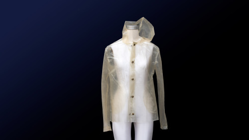 “Charlotte McCurdy creates “carbon-negative” raincoat from algae bioplastic”____ ‘After 