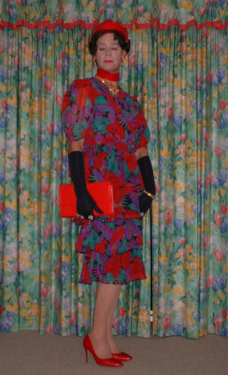 I love the flouncy, flowery feminine look. Red feather hat red shoes and red handbag - gorgeous.