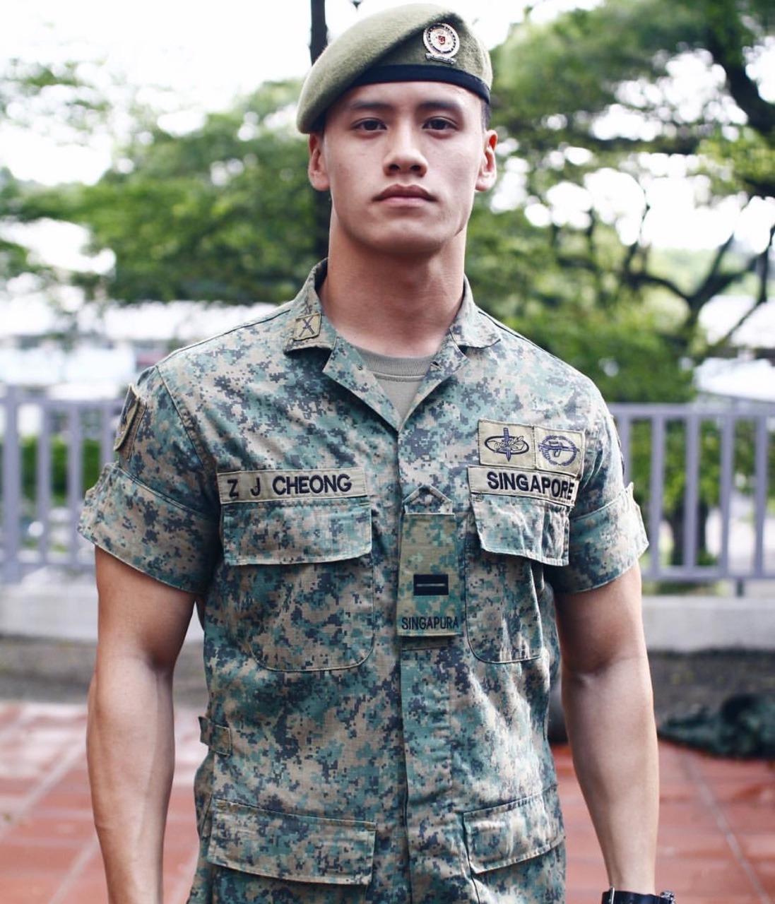 singaporeeboyy:  bugscasper:   |Men in uniforms - Soldiers| (2/3)  Here’s another