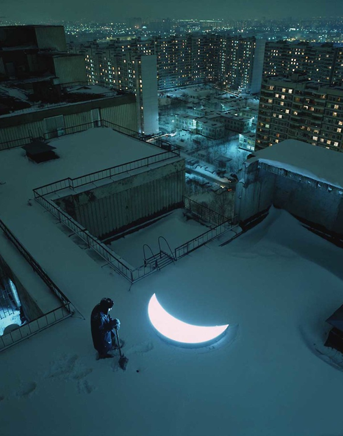 wetheurban:  ART: Leonid Tishkov Travels The World With His ‘Private Moon’ From the Arctic to America, artist Leonid Tishkov has travelled the world with his illuminated crescent-shaped moon, bringing a sense of lyricism, and sometimes whimsy, to