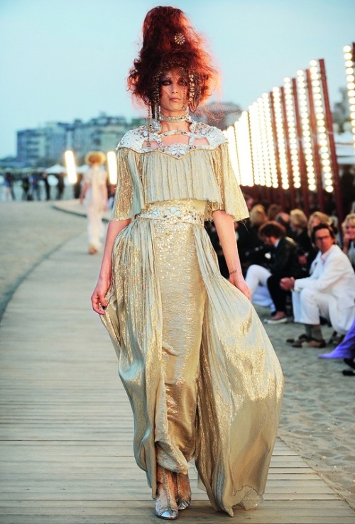  Karl Lagerfeld for Chanel resort collection, 2010.Inspired by Marchesa Luisa Casati.The show was he