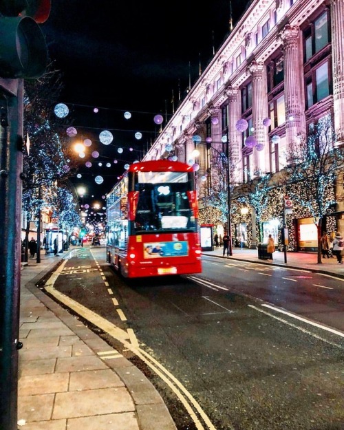 Christmas lights in Oxford Street.. . . #London #christmas #oxfordstreet #Friends #Love #Life #Fri