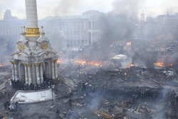 parthenonas:  qock:  Independence Square was the scene of clashes between anti-government protesters and riot police in Kiev by Reuters  this makes me so sad… 
