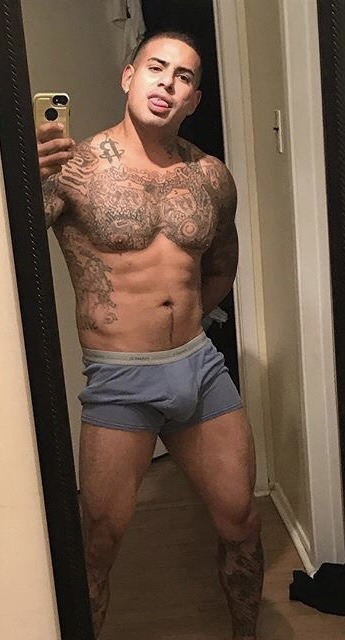 betocheto18:  xitschulosx: i wish i could have his D so bad! idk if this really him