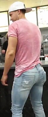 admirer88888:  Hot guy….Hot booty!