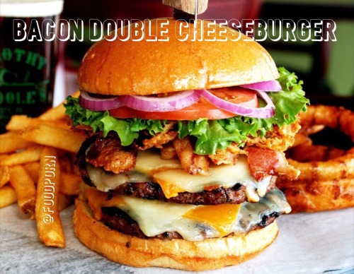 foodpornit:  You’re Bacon Me Crazy! #FoodPorn #Bacon Double Cheeseburger