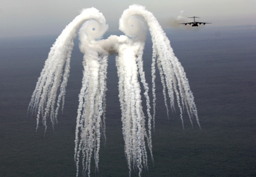 sharethyknowledge:The Smoke Angels. Wingtip vortices shown in flare smoke left behind a C-17 Globe