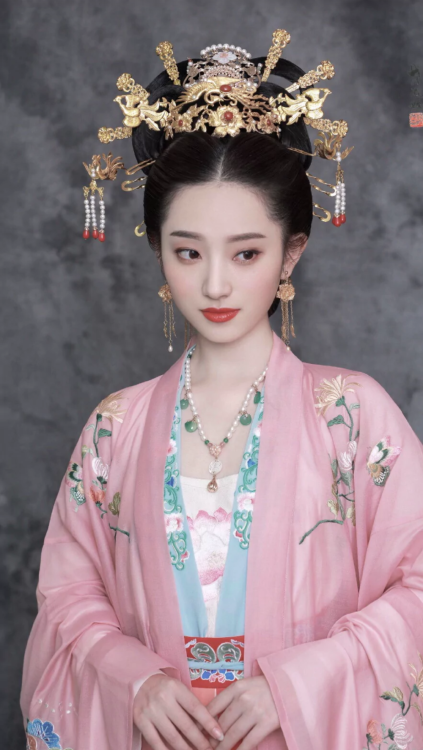 hanfugallery:hairstyles and hair ornaments for chinese hanfu