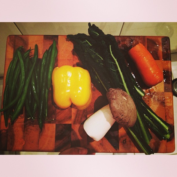 Preparing tomorrows lunch! Clean vege and beef stirfry kale+capsicum+mushroom+beans+carrot