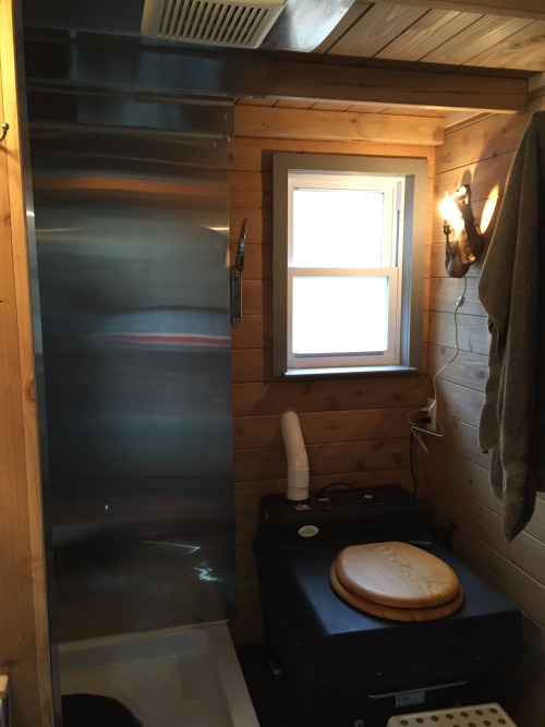 tinyhometinydancer:Today our cat, Duncan will be taking you on a partial tour of the tiny home.  Thi