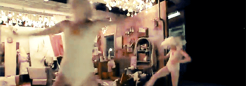 stefon-rneyers: Kristen Wiig and Maddy Ziegler perform Chandelier with Sia at the