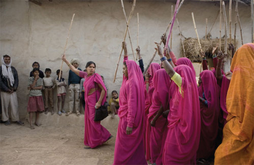 stories-yet-to-be-written: The Gulabi Gang is an extraordinary women’s movement formed in 2006