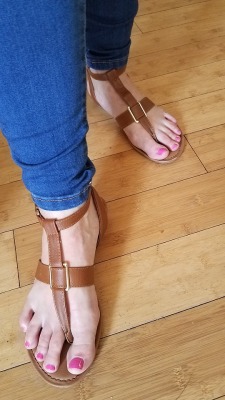 myprettywifesfeet:  Those pretty feet looking delicious in her sandals.please comment