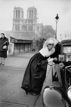  Marc Riboud FRANCE. Paris. 1953. 