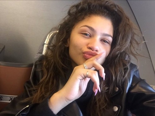 ahhhriana:  I’m tryna be as pretty as them w/o makeup