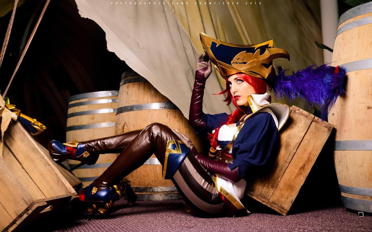 league-of-legends-sexy-girls:  Miss Fortune Cosplay