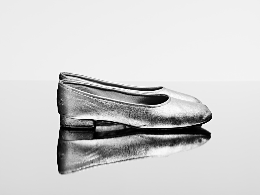 diamondheroes:   David Bowie’s shoes, photograhed by Hedi Slimane. 