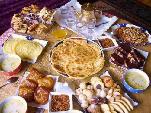 khawlabentalazwaar: excuse me while i cry over this table of food ok