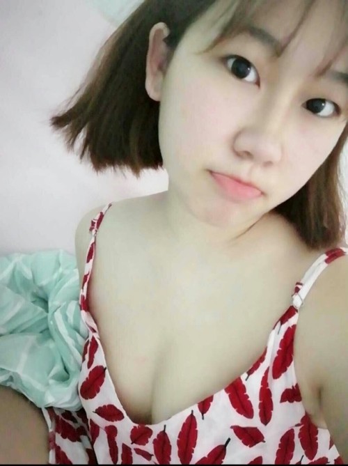 fen-xiang-nvyou: 小骚货女友赵敏，18岁小护士噢，想交流的可以加QQ270399864，可以互换