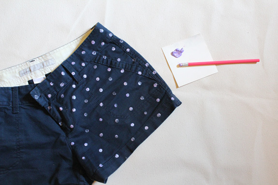 Makeover a pair of last season’s shorts with this metallic polka dot DIY. Read more.