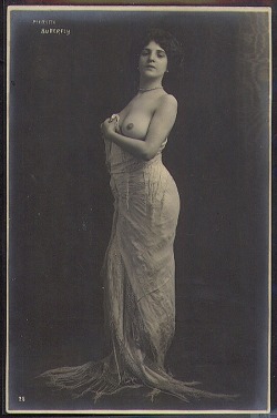 grandma-did:  Portrait  of Pierette Butterfly ( Italian Actress), 1905 