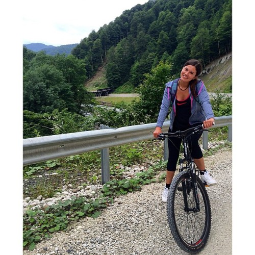 instabicycle: Via @eg_freedom: Где-то на границе РФ#travel#mountains#bike#bicycle#river#freedom#happ