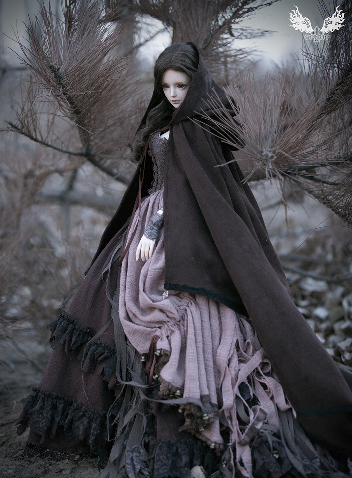 nalisinko:  The outfits were co-designed by Nalisinko and Spiritdoll, and made